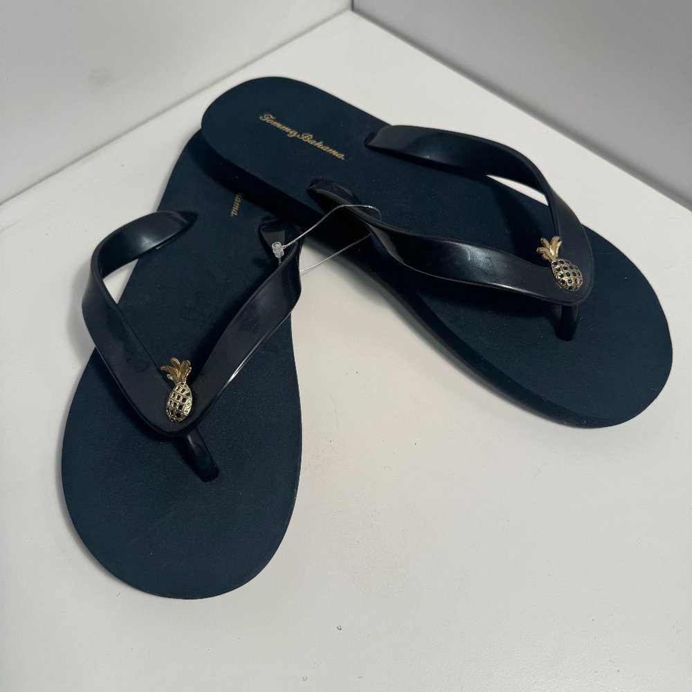 TOMMY BAHAMA TONG STYLE FLAT SANDAL